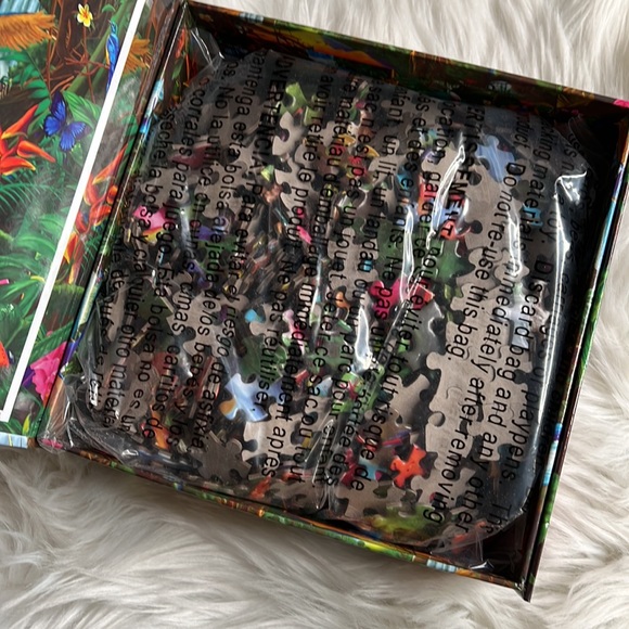 Tropical 1000 Piece Puzzle - Picture 2 of 3